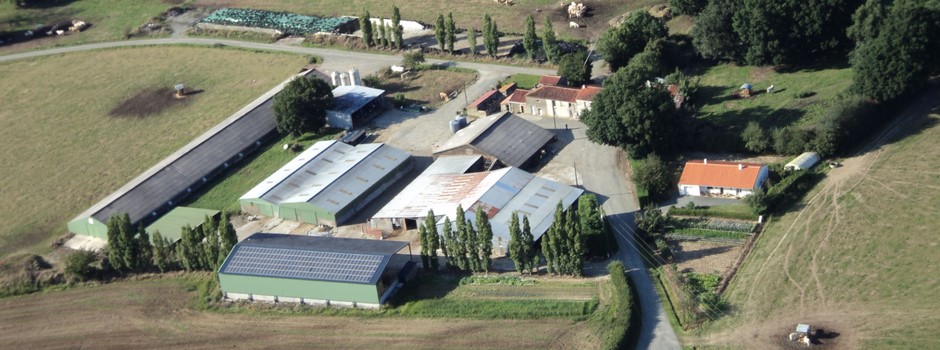 vue aérienne de la ferme.JPG